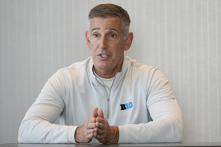 Big Ten leaders approve 5-year extension for Petitti